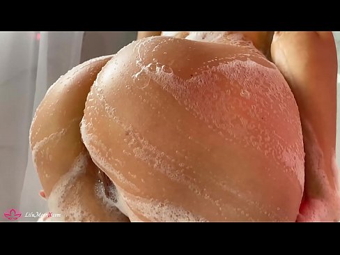 ❤️ Brunette Anapiga Pussy kwa Pussy kwa Vibrator hadi Orgasm kali katika Shower Video ya kutatanisha ﹏